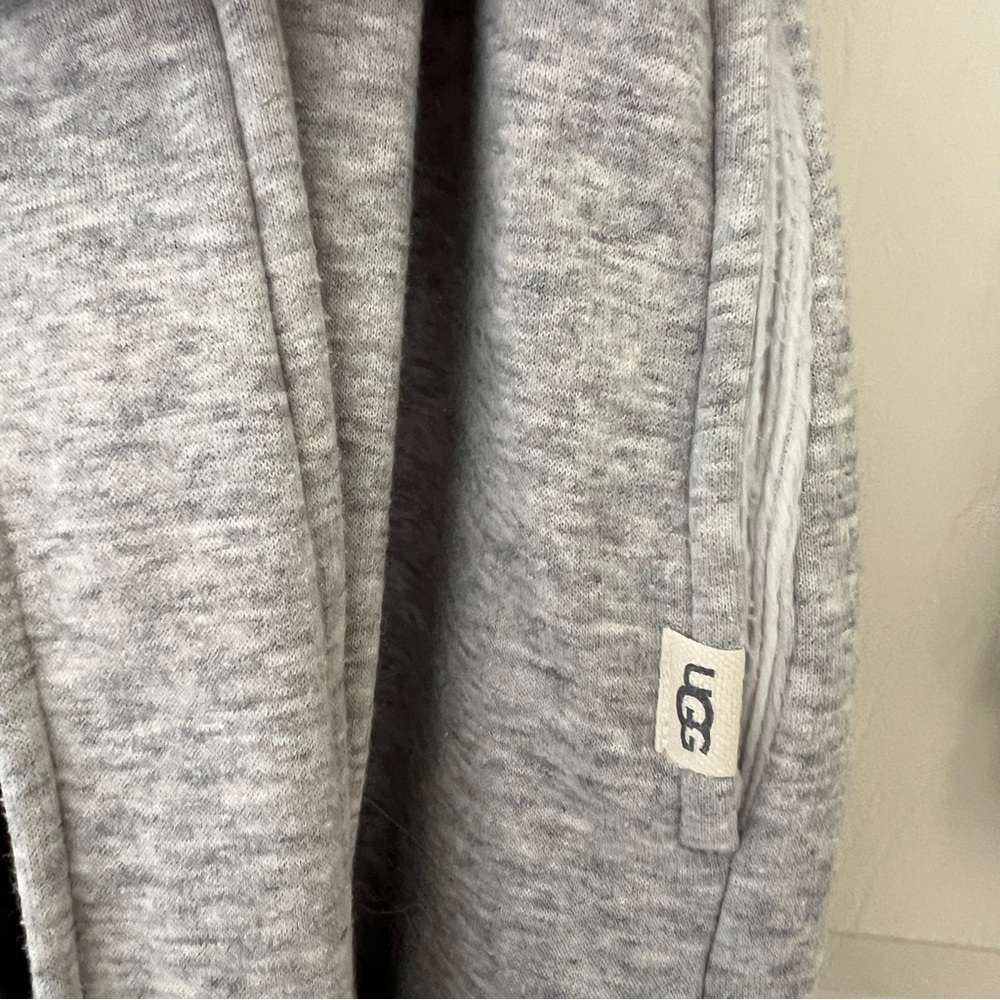 UGG Light Heather Gray Wrap Robe with Self Tie Belt - Picture 4 of 6